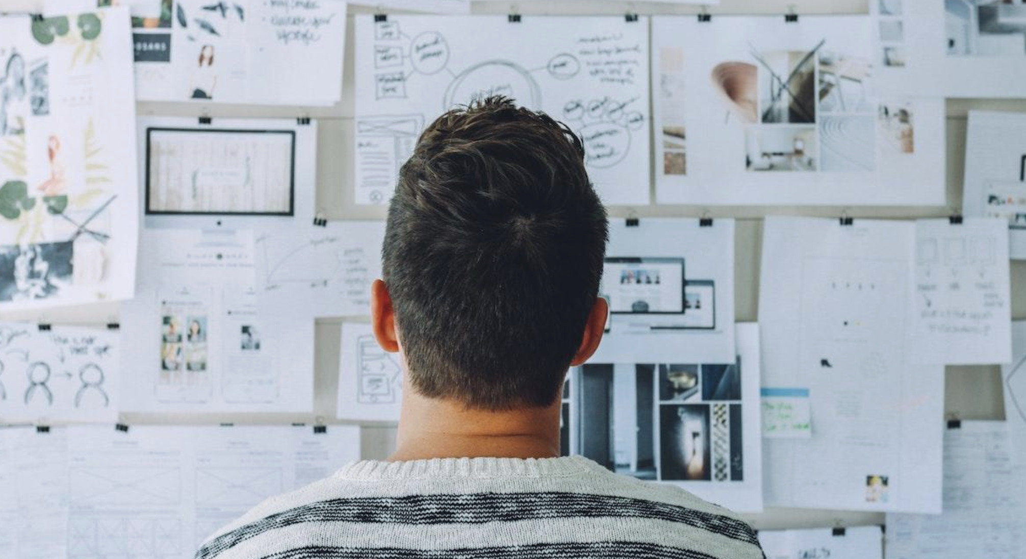 Questo produce un effetto preciso: l’illusione di completezza.